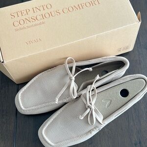 Vivaia Jackie loafers, brand new, never worn. Still in box. Size 9.5 (YK 40).